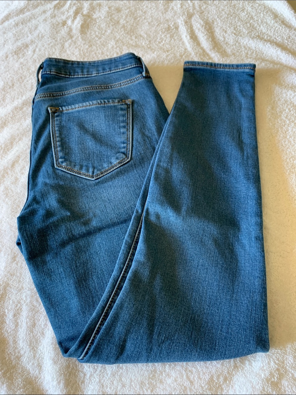 Old Navy Skinny Jeans in Dark Blue Denim with built in warmth.